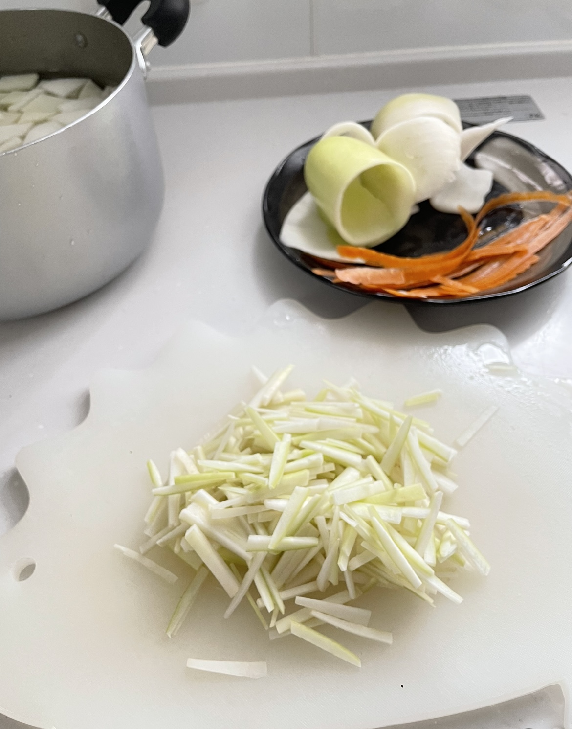 野菜の皮や茎で、もう一品