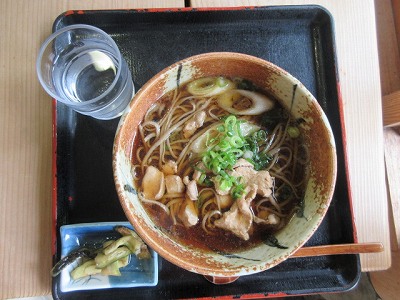 鹿野のそば処の地鶏そば